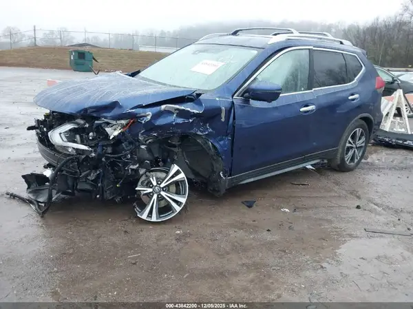JN8AT2MV8KW379556 2019 NISSAN ROGUE - Image 2