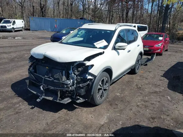 JN8AT2MV8KW385485 2019 NISSAN ROGUE - Image 2