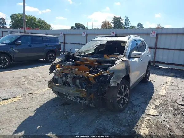 JN8AT2MV8KW385602 2019 NISSAN ROGUE - Image 2