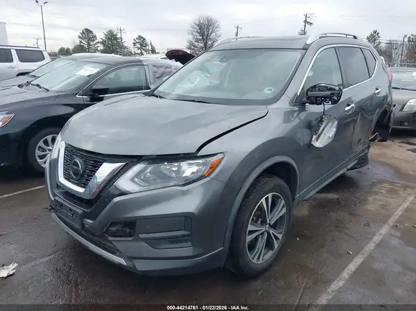 JN8AT2MV8KW385972 2019 NISSAN ROGUE - Image 2