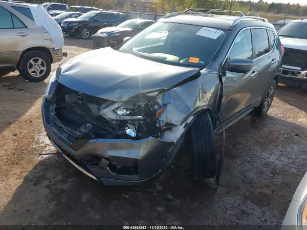 JN8AT2MV8KW387334 2019 NISSAN ROGUE - Image 2