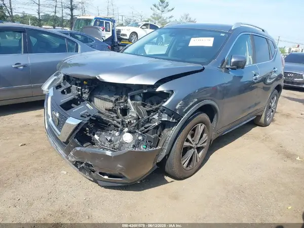 JN8AT2MV8KW392565 2019 NISSAN ROGUE - Image 2