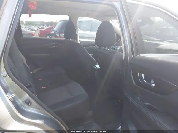 JN8AT2MV8KW392565 2019 NISSAN ROGUE - Image 8