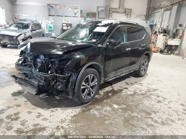 JN8AT2MV8KW394025 2019 NISSAN ROGUE - Image 2
