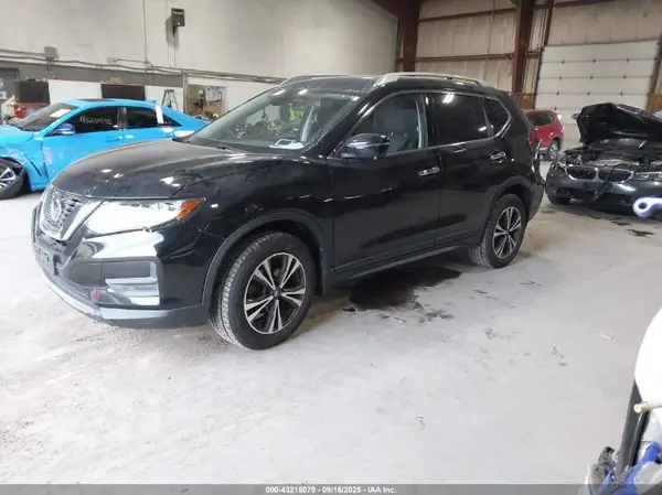 JN8AT2MV8KW394624 2019 NISSAN ROGUE - Image 2