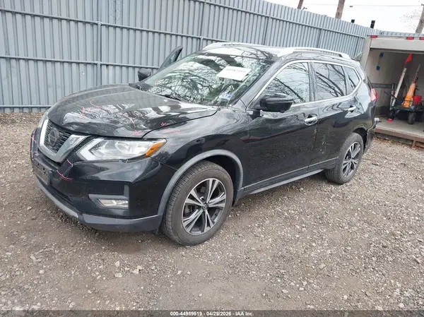 JN8AT2MV8KW396079 2019 NISSAN ROGUE - Image 2
