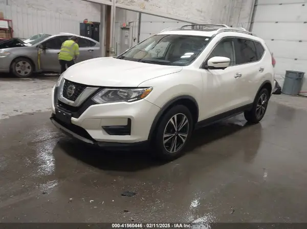 JN8AT2MV8KW397796 2019 NISSAN ROGUE - Image 2