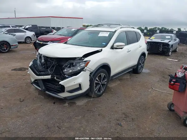 JN8AT2MV8KW401040 2019 NISSAN ROGUE - Image 2