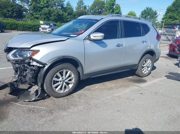 JN8AT2MV8LW104092 2020 NISSAN ROGUE - Image 2