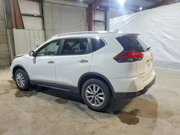 JN8AT2MV8LW106814 2020 NISSAN ROGUE - Image 2