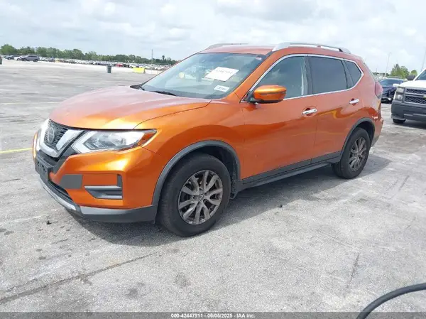 JN8AT2MV8LW107302 2020 NISSAN ROGUE - Image 2