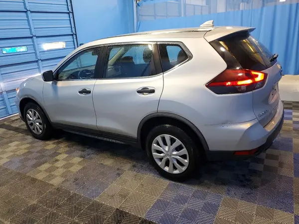 JN8AT2MV8LW130479 2020 NISSAN ROGUE - Image 2