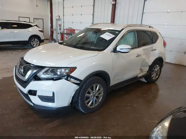 JN8AT2MV9HW002274 2017 NISSAN ROGUE - Image 2