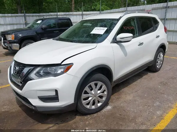 JN8AT2MV9HW004073 2017 NISSAN ROGUE - Image 2
