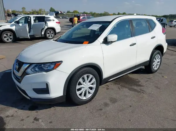 JN8AT2MV9HW005160 2017 NISSAN ROGUE - Image 2