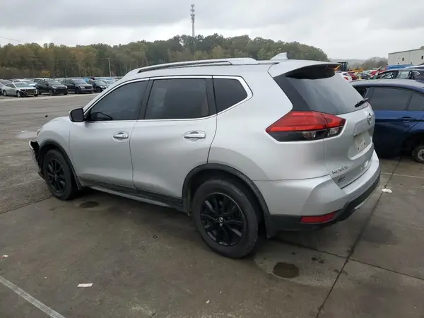 JN8AT2MV9HW008043 2017 NISSAN ROGUE - Image 2