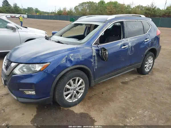 JN8AT2MV9HW008057 2017 NISSAN ROGUE - Image 2