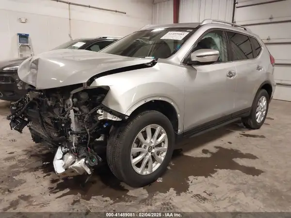 JN8AT2MV9HW011587 2017 NISSAN ROGUE - Image 2