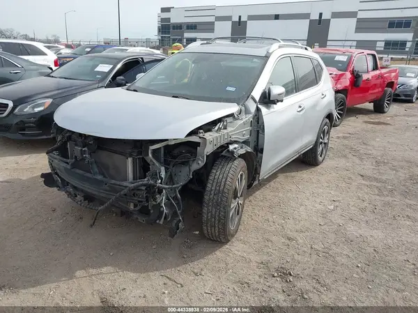 JN8AT2MV9HW018278 2017 NISSAN ROGUE - Image 2