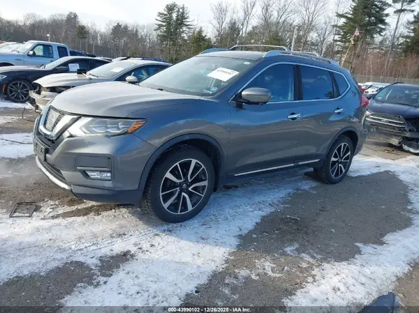 JN8AT2MV9HW019463 2017 NISSAN ROGUE - Image 2