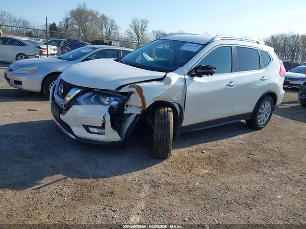 JN8AT2MV9HW021701 2017 NISSAN ROGUE - Image 2