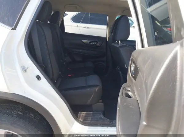 JN8AT2MV9HW021701 2017 NISSAN ROGUE - Image 8