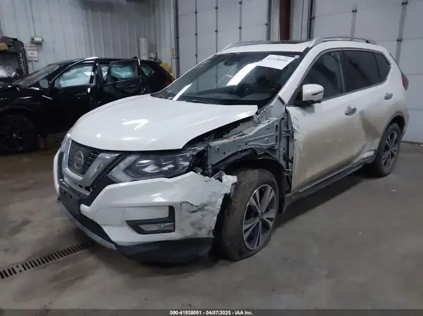 JN8AT2MV9HW022363 2017 NISSAN ROGUE - Image 2