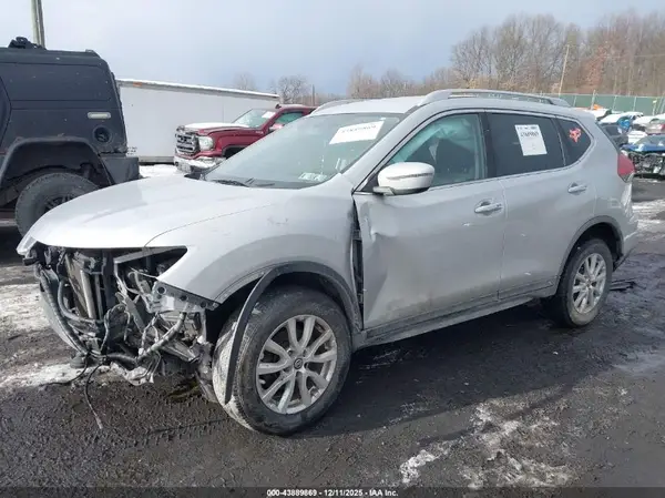 JN8AT2MV9HW022797 2017 NISSAN ROGUE - Image 2