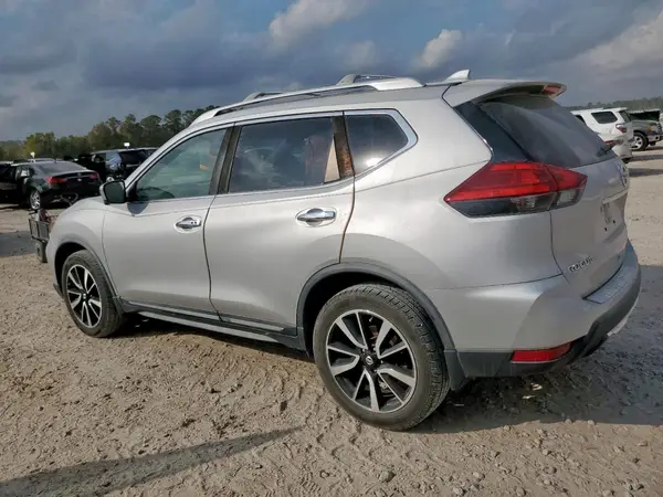 JN8AT2MV9HW024923 2017 NISSAN ROGUE - Image 2