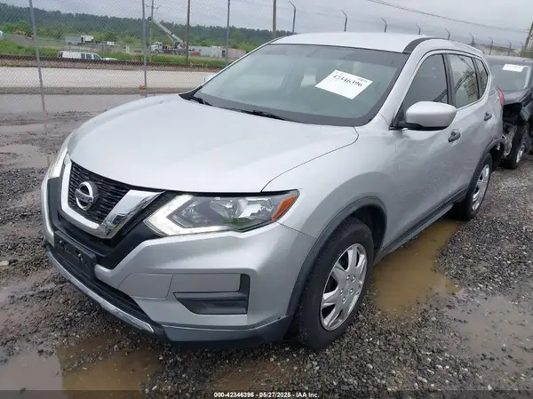 JN8AT2MV9HW250234 2017 NISSAN ROGUE - Image 2