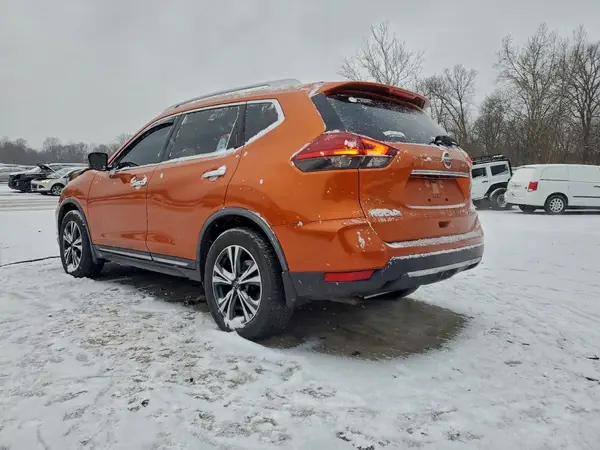 JN8AT2MV9HW250573 2017 NISSAN ROGUE - Image 2