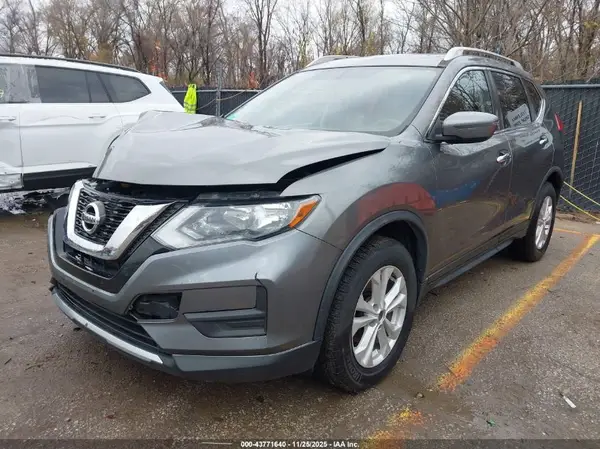 JN8AT2MV9HW261203 2017 NISSAN ROGUE - Image 2