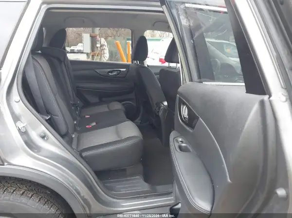 JN8AT2MV9HW261203 2017 NISSAN ROGUE - Image 8