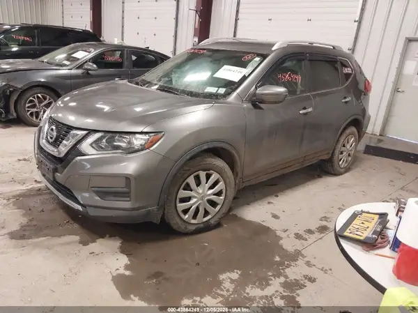 JN8AT2MV9HW261962 2017 NISSAN ROGUE - Image 2