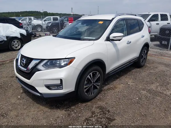 JN8AT2MV9HW265073 2017 NISSAN ROGUE - Image 2