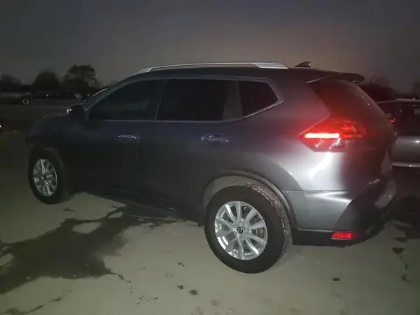 JN8AT2MV9HW268488 2017 NISSAN ROGUE - Image 2