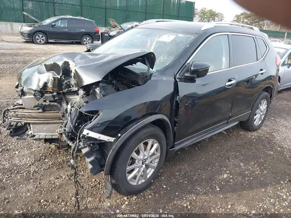 JN8AT2MV9HW270273 2017 NISSAN ROGUE - Image 2