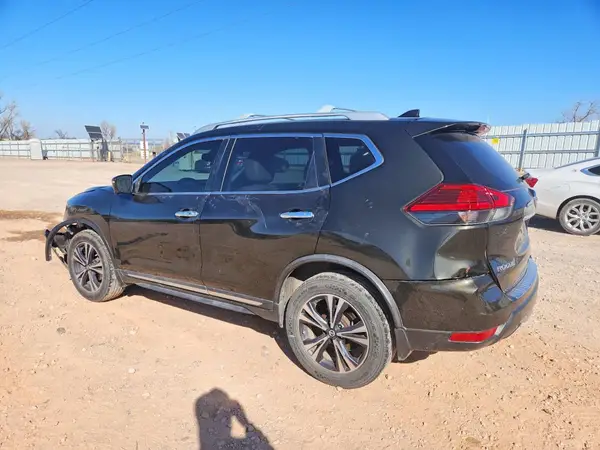 JN8AT2MV9HW270547 2017 NISSAN ROGUE - Image 2