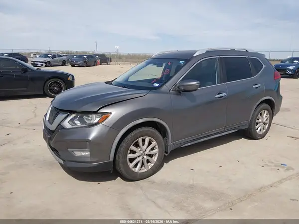 JN8AT2MV9HW273786 2017 NISSAN ROGUE - Image 2
