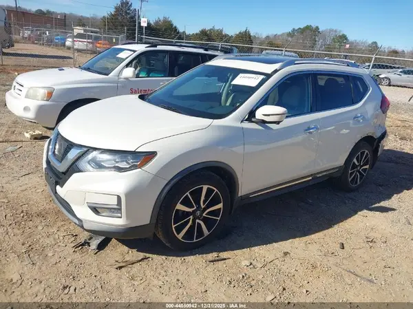 JN8AT2MV9HW277210 2017 NISSAN ROGUE - Image 2