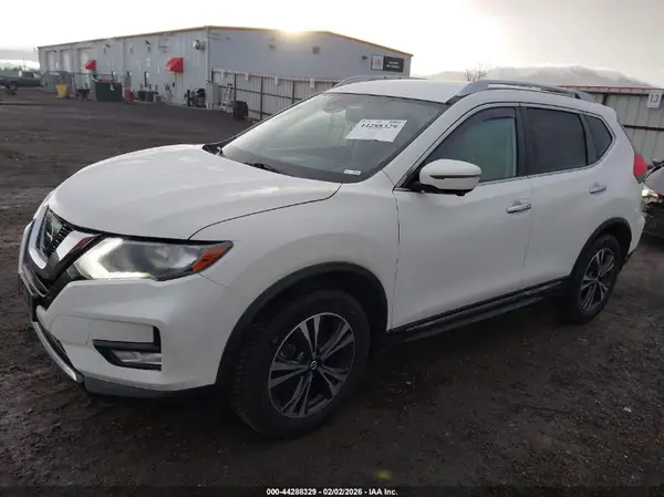 JN8AT2MV9HW278826 2017 NISSAN ROGUE - Image 2