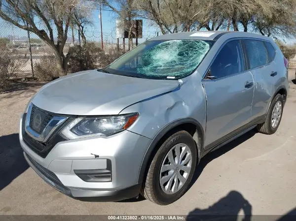 JN8AT2MV9HW280494 2017 NISSAN ROGUE - Image 2