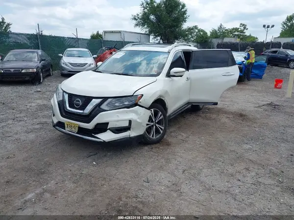 JN8AT2MV9HW281807 2017 NISSAN ROGUE - Image 2
