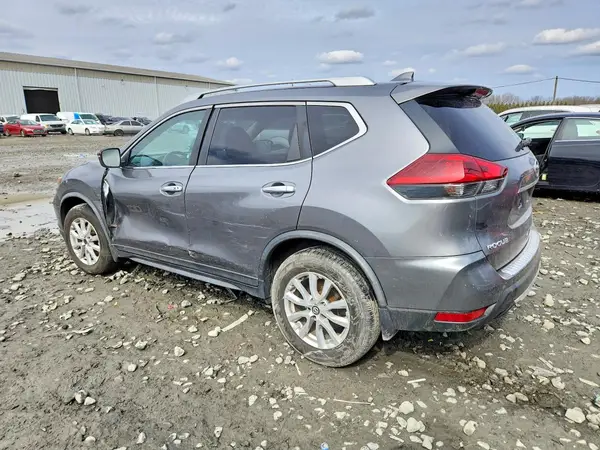 JN8AT2MV9JW300197 2018 NISSAN ROGUE - Image 2