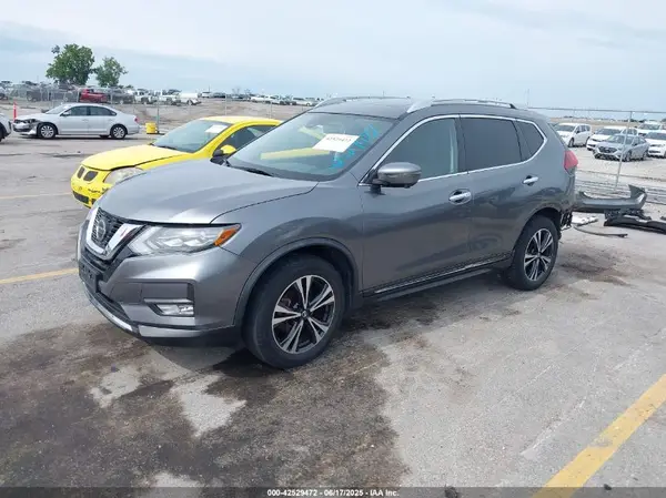 JN8AT2MV9JW300278 2018 NISSAN ROGUE - Image 2