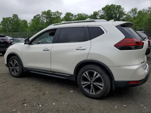 JN8AT2MV9JW306596 2018 NISSAN ROGUE - Image 2