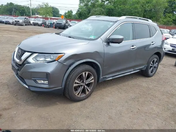 JN8AT2MV9JW306744 2018 NISSAN ROGUE - Image 2