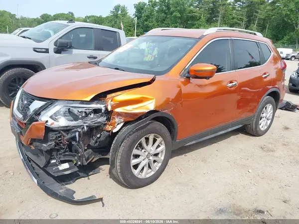 JN8AT2MV9JW308459 2018 NISSAN ROGUE - Image 2