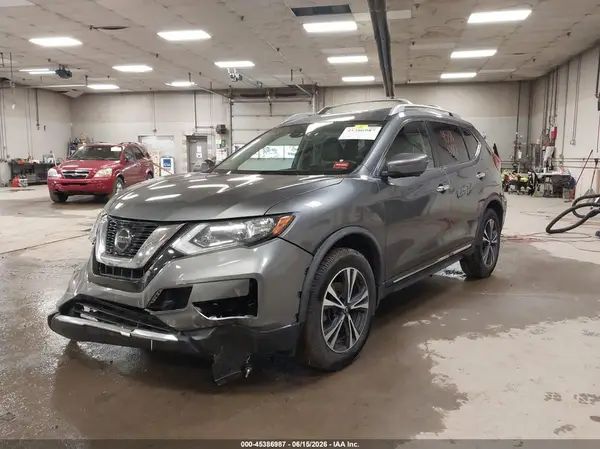 JN8AT2MV9JW308722 2018 NISSAN ROGUE - Image 2