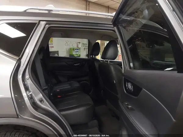 JN8AT2MV9JW308722 2018 NISSAN ROGUE - Image 8